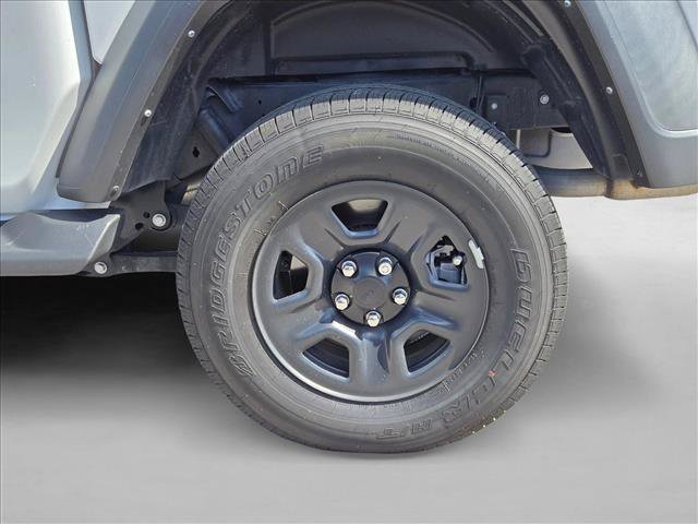 Used 2025 Jeep Gladiator Sport AWD/4WD image 8