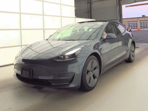 Used 2023 Tesla Model 3 Standard Range RWD image 2