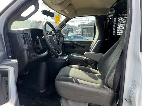 Used 2022 Chevrolet Express 2500 w/ Driver Convenience Package image 9