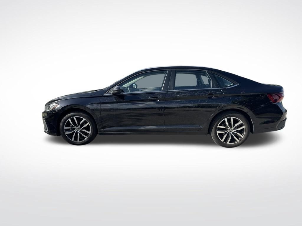 Used 2025 Volkswagen Jetta SE FWD image 8
