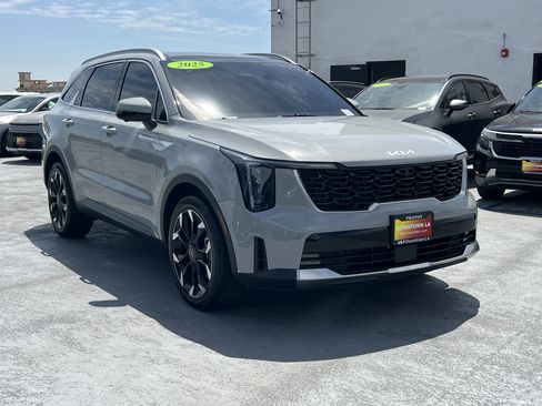 Certified 2025 Kia Sorento SX FWD image 10