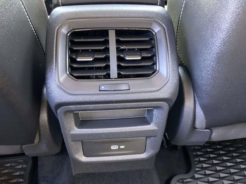 Used 2022 Volkswagen Taos SE FWD image 17