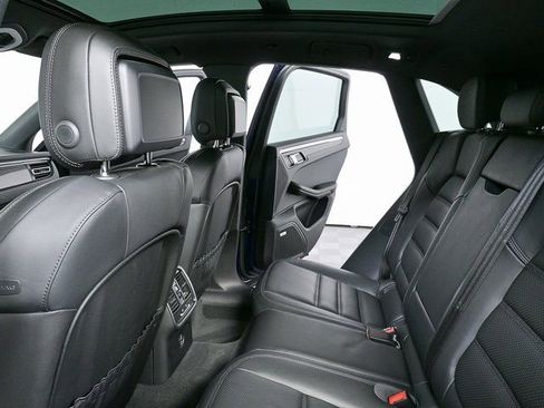 Certified 2025 Porsche Macan image 21