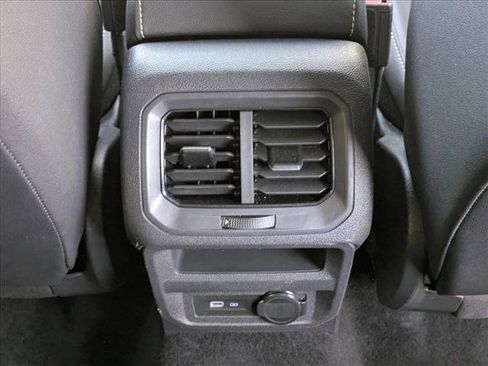 Used 2023 Volkswagen Tiguan SE R-Line image 17