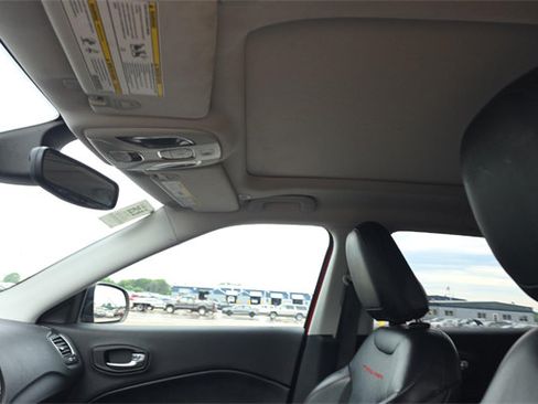 Used 2018 Jeep Compass Trailhawk w/ Cold Weather Group AWD/4WD image 10
