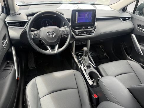 Used 2023 Toyota Corolla Cross XLE AWD/4WD image 15
