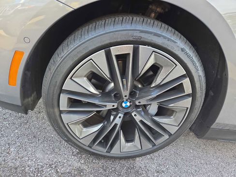 Used 2025 BMW 530i w/ Premium Package image 10