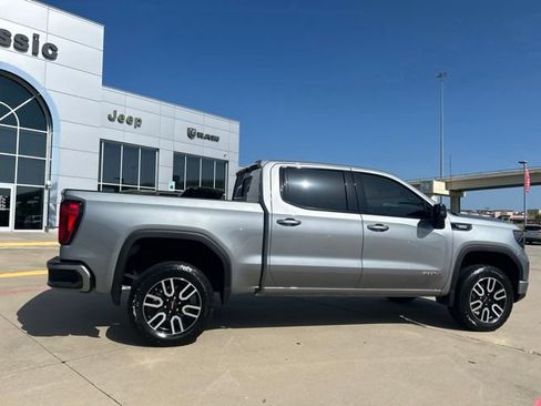 Used 2025 GMC Sierra 1500 AT4 w/ Technology Package AWD/4WD image 16