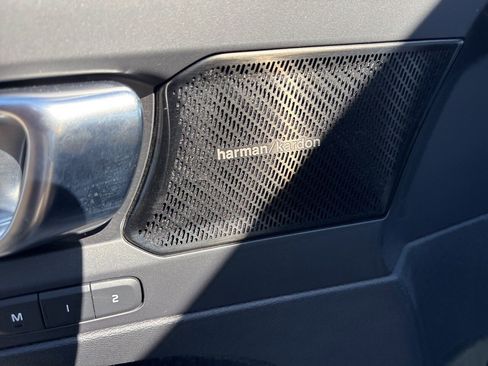 Used 2021 Volvo XC40 T5 Inscription w/ Protection Package Premier image 16