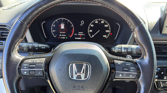 Used 2023 Honda Pilot TrailSport image 13
