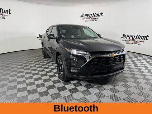 Used 2025 Chevrolet Trax LS w/ LS Convenience Package image 6