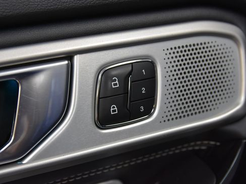 Used 2021 Ford Explorer ST w/ Equipment Group 401A AWD/4WD image 19