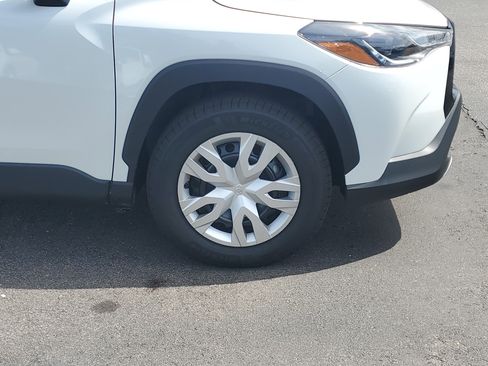 Used 2025 Toyota Corolla Cross L image 6