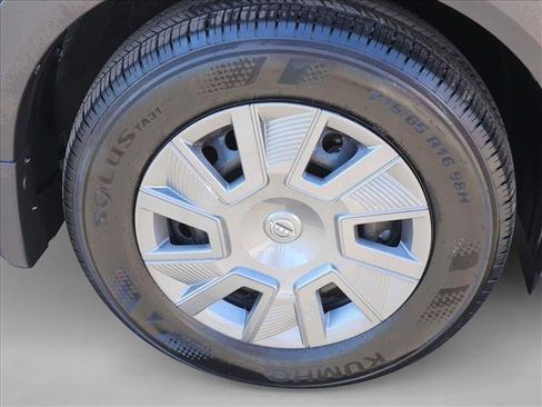 Certified 2025 Nissan Kicks S image 21