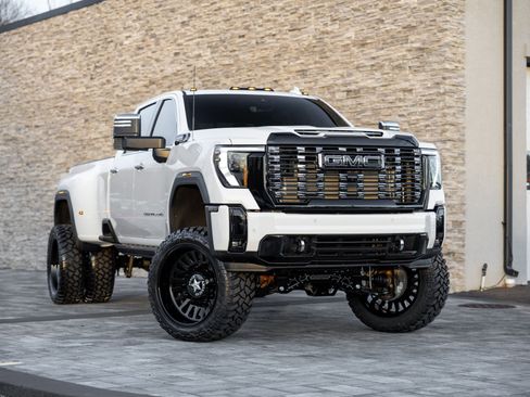 Used 2026 GMC Sierra 3500 Denali Ultimate image 1