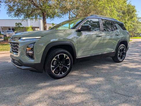 Used 2025 Chevrolet Equinox LT w/ Convenience Package II image 3