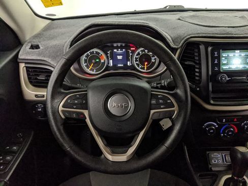 Used 2016 Jeep Cherokee Sport w/ Trailer Tow Group FWD image 9