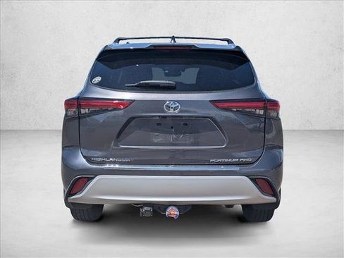 Used 2021 Toyota Highlander Platinum AWD/4WD image 6