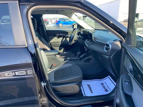 Used 2025 Chevrolet TrailBlazer LT image 12