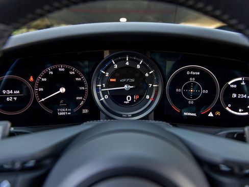 Certified 2022 Porsche 911 50th Anniversary Edition image 36