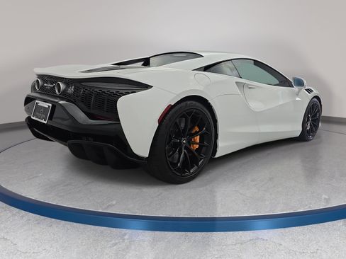 Used 2023 McLaren Artura RWD image 5