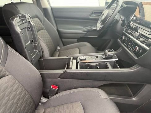 Used 2023 Nissan Pathfinder SV AWD/4WD image 18
