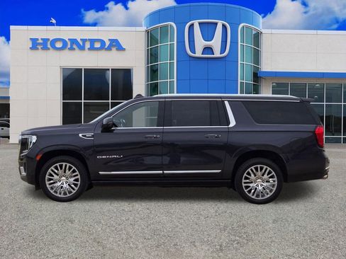 Used 2023 GMC Yukon XL Denali AWD/4WD image 6