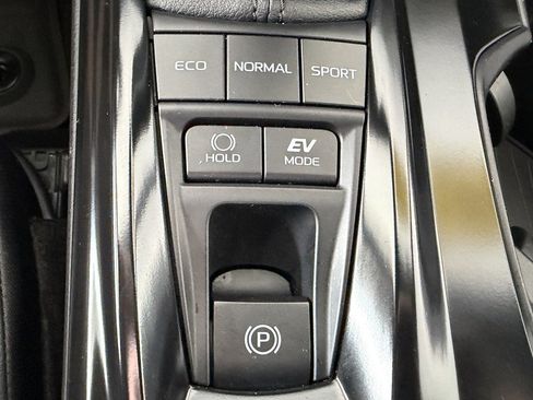 Used 2025 Toyota Camry SE w/ Multimedia Upgrade Package AWD/4WD image 21
