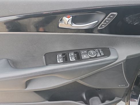 Used 2017 Kia Sorento SX FWD image 16