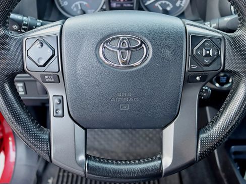 Used 2016 Toyota Tacoma TRD Sport AWD/4WD image 19
