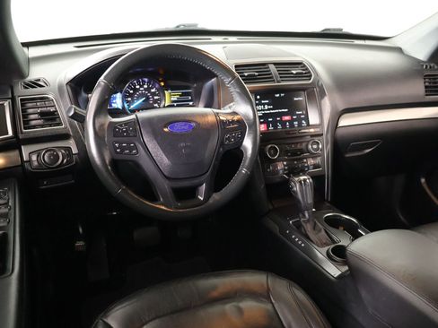Used 2018 Ford Explorer XLT w/ Equipment Group 202A image 2