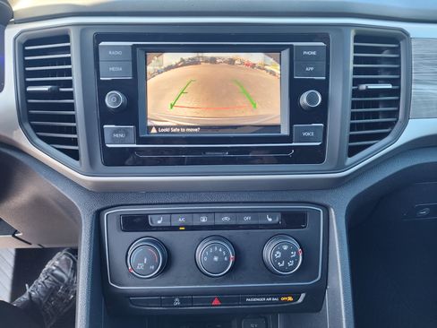 Used 2022 Volkswagen Atlas Cross Sport SE image 31