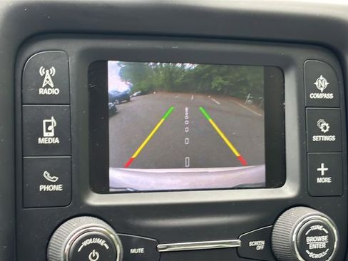 Used 2018 Jeep Compass Latitude FWD image 19
