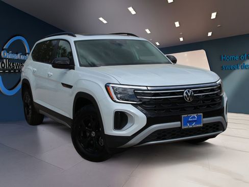 New 2026 Volkswagen Atlas Peak Edition AWD/4WD image 3