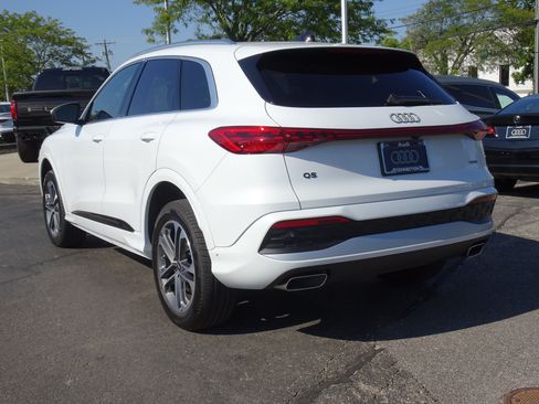 Certified 2025 Audi Q5 Premium Plus w/ Premium Plus AWD/4WD image 3