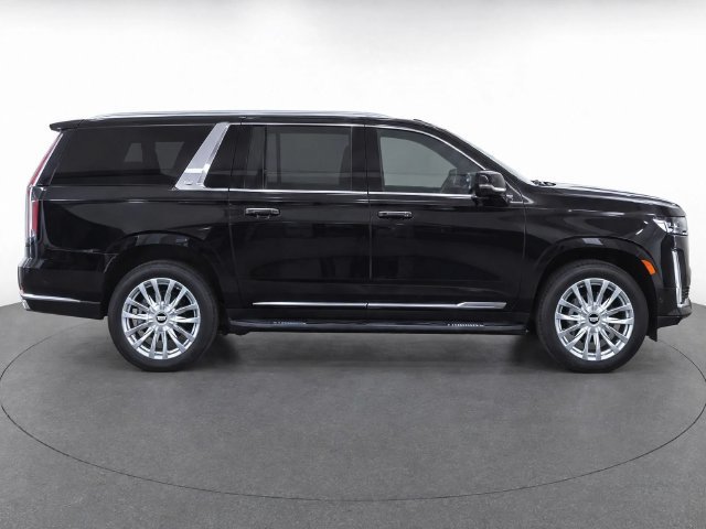 Used 2022 Cadillac Escalade Premium Luxury AWD/4WD image 4
