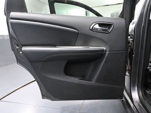 Used 2015 Dodge Journey SXT w/ Flexible Seating Group image 32