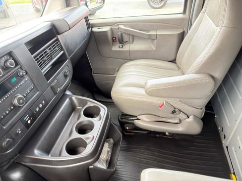 Used 2018 GMC Savana 2500 Extended RWD image 46