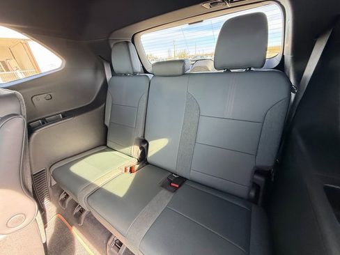 Used 2025 GMC Acadia AT4 w/ Super Cruise Package image 16