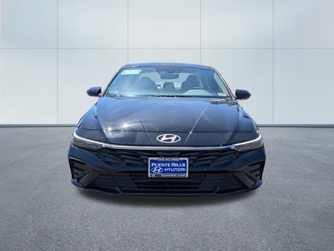 New 2026 Hyundai Elantra SE FWD image 2