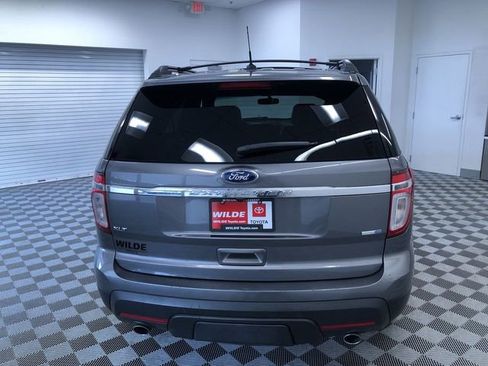 Used 2014 Ford Explorer XLT w/ Equipment Group 202A AWD/4WD image 14