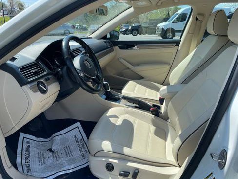 Used 2018 Volkswagen Passat 2.0T SE FWD image 16