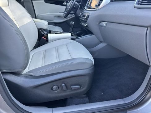 Used 2019 Kia Sorento SX w/ SX Touring Package image 14