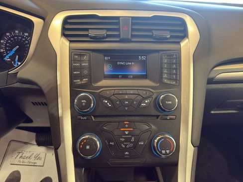 Used 2014 Ford Fusion SE FWD image 19