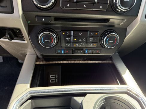 Used 2018 Ford F350 Lariat w/ Lariat Ultimate Package AWD/4WD image 26