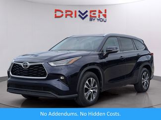 Used 2022 Toyota Highlander XLE video 1