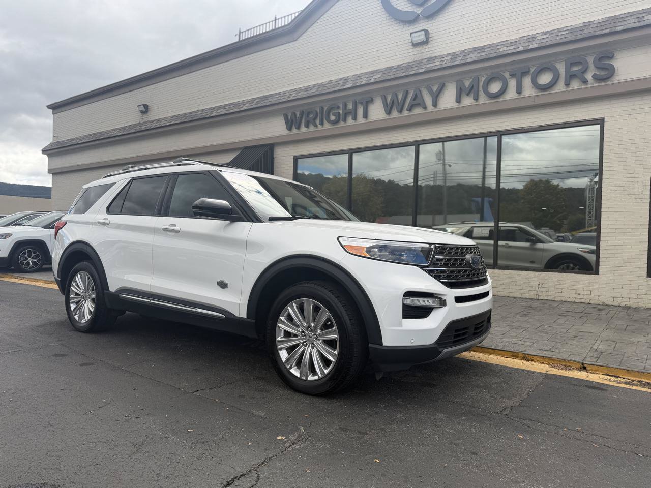 Used 2023 Ford Explorer King Ranch w/ Premium Technology Package AWD/4WD image 1