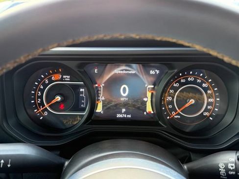 Used 2024 Jeep Wrangler Unlimited Sahara AWD/4WD image 18