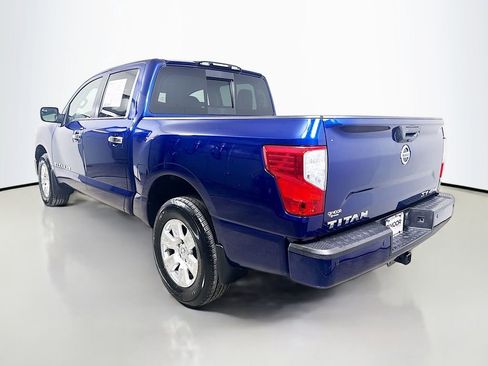 Used 2018 Nissan Titan SV w/ SV Convenience Package image 5
