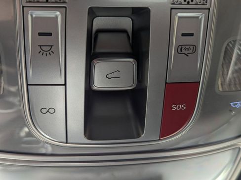 Used 2022 Genesis GV70 2.5T w/ Advanced Package image 28